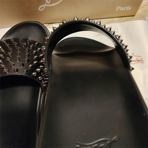 Christian Louboutin 激安 メンズ スタッズ フラットサンダル クッションインソール レッドソール