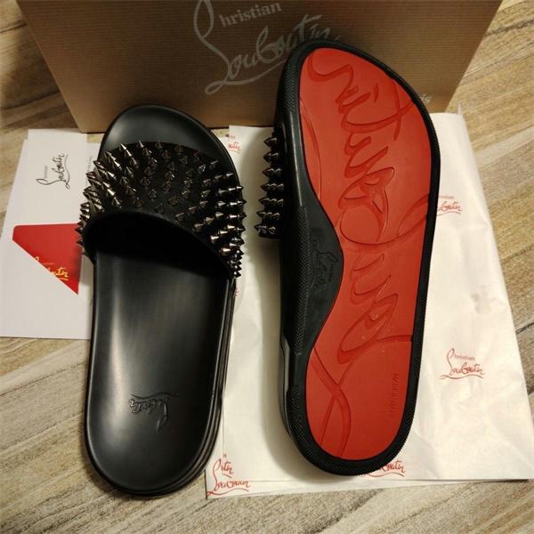 Christian Louboutin 激安 メンズ スタッズ フラットサンダル クッションインソール レッドソール