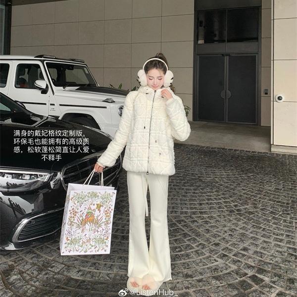 DIOR ディオール コピー 売れ筋 ダウンジャケット ホワイト レディース 2025秋冬