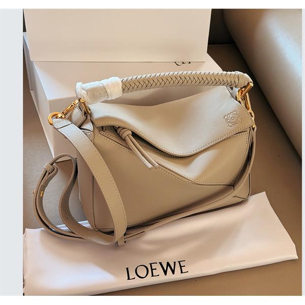 ❤上品ロエベショルダーバッグ コピーLOEWE レディースハンドバッグ人気大人っぽく逸品