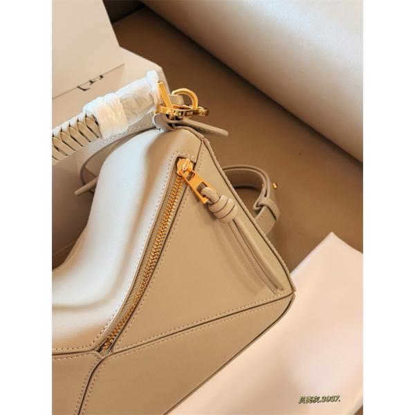 ❤上品ロエベショルダーバッグ コピーLOEWE レディースハンドバッグ人気大人っぽく逸品