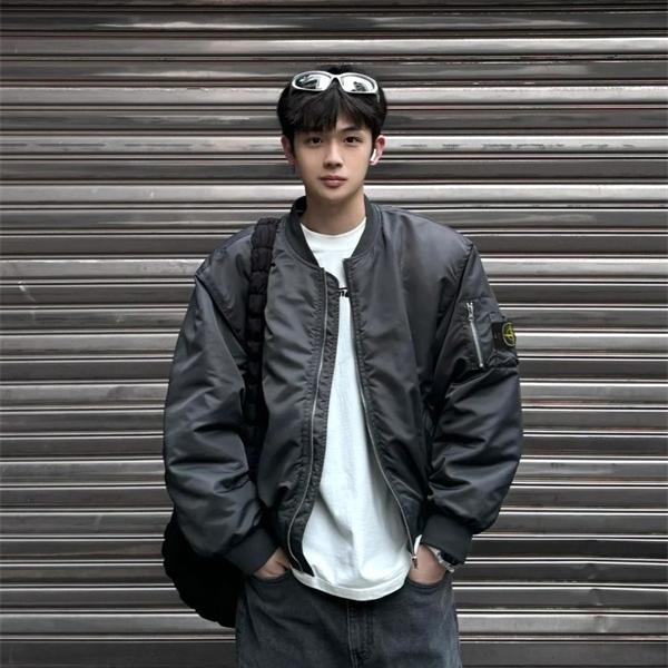 グレー 無骨デザイン ストリート映え 定番 人気 STONE ISLAND ストーンアイランド コピー ブルゾン