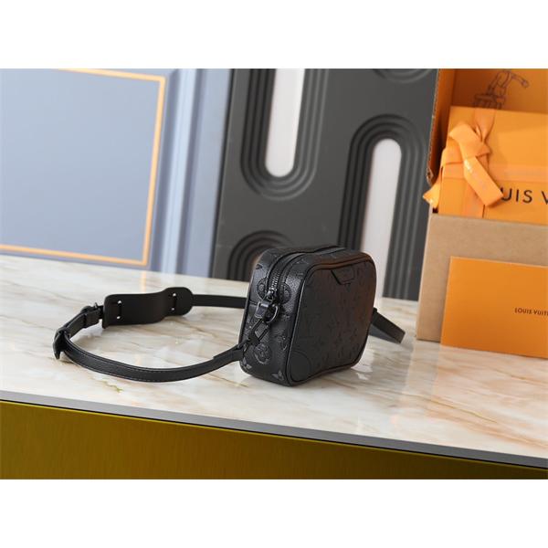  エンボス加工 ショルダーバッグ ブラック 軽量 コンパクト LOUIS VUITTON ルイヴィトン コピー