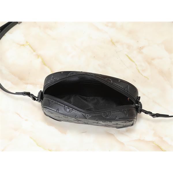  エンボス加工 ショルダーバッグ ブラック 軽量 コンパクト LOUIS VUITTON ルイヴィトン コピー
