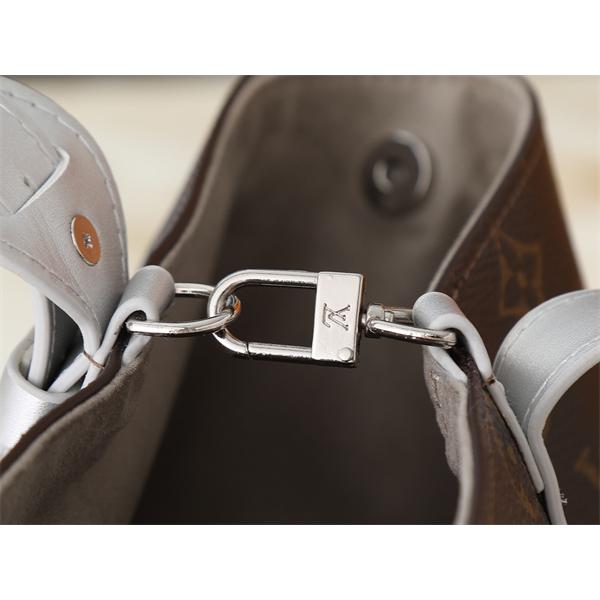 定番 LOUIS VUITTON ルイヴィトン コピー ショルダーバッグ ポーチ付き 軽量 便利