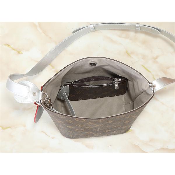 定番 LOUIS VUITTON ルイヴィトン コピー ショルダーバッグ ポーチ付き 軽量 便利