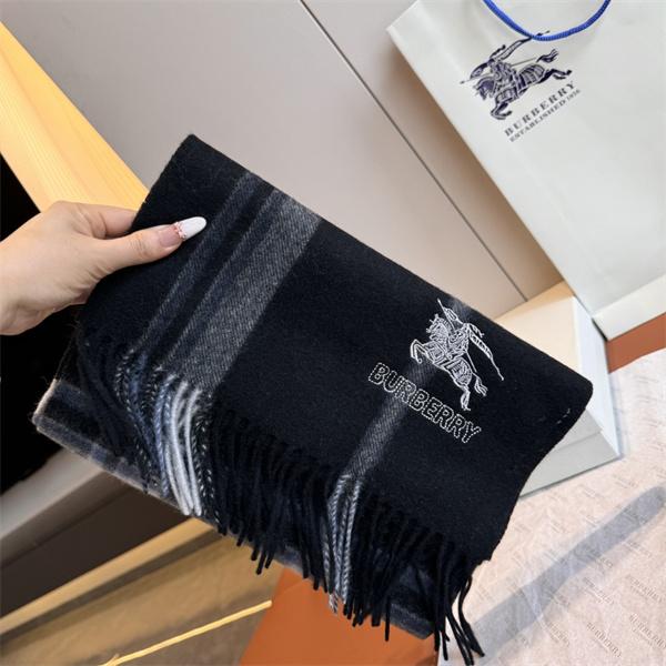 上品チェック柄 BURBERRY バーバリー コピー マフラー ブラック 冬コーデ定番