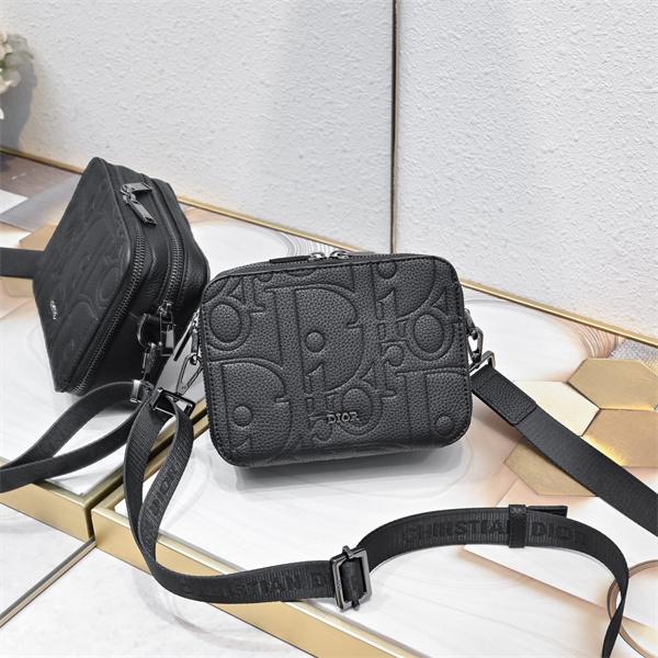 DIOR ディオール コピー コンパクト設計 ミニショルダーバッグ エンボス 軽量