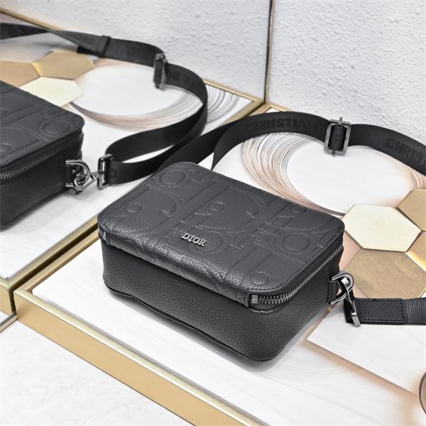 DIOR ディオール コピー コンパクト設計 ミニショルダーバッグ エンボス 軽量