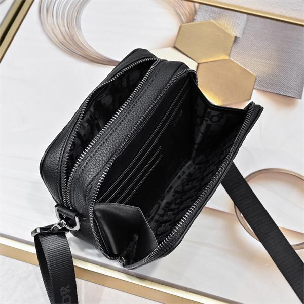 DIOR ディオール コピー コンパクト設計 ミニショルダーバッグ エンボス 軽量