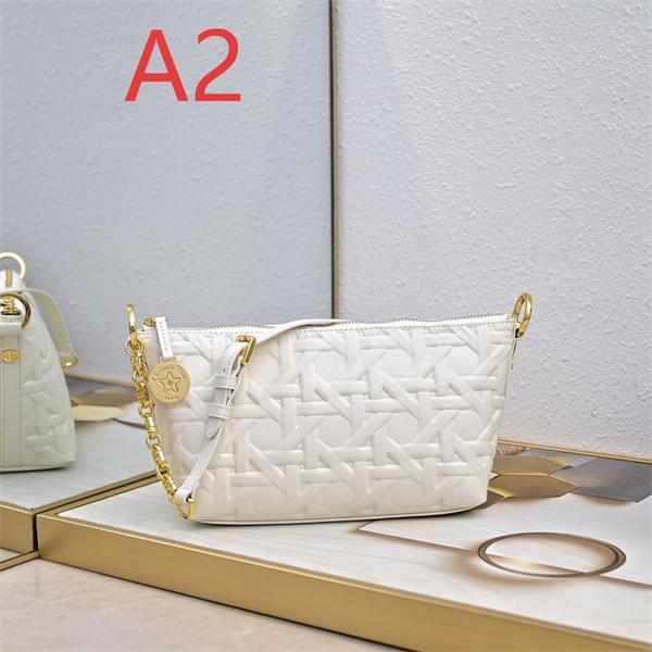 DIOR ディオール コピー 高級感 エンボス加工 ミニポーチ ブラック 大人