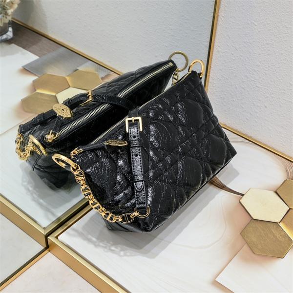 DIOR ディオール コピー 高級感 エンボス加工 ミニポーチ ブラック 大人