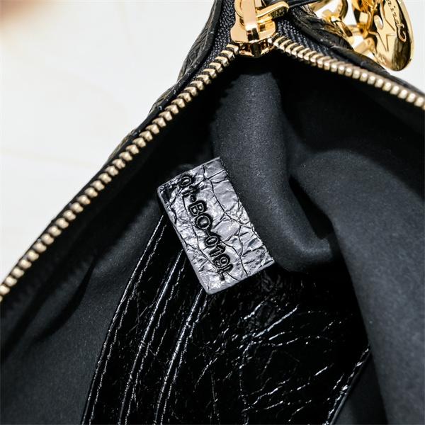DIOR ディオール コピー 高級感 エンボス加工 ミニポーチ ブラック 大人