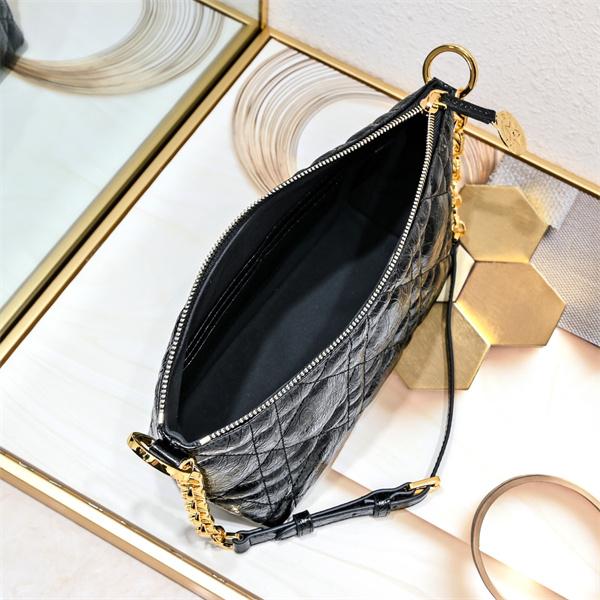 DIOR ディオール コピー 高級感 エンボス加工 ミニポーチ ブラック 大人