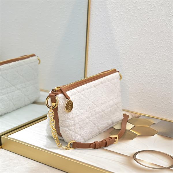 季節感 キルティングポーチ ふんわり素材 軽量 DIOR ディオール コピー