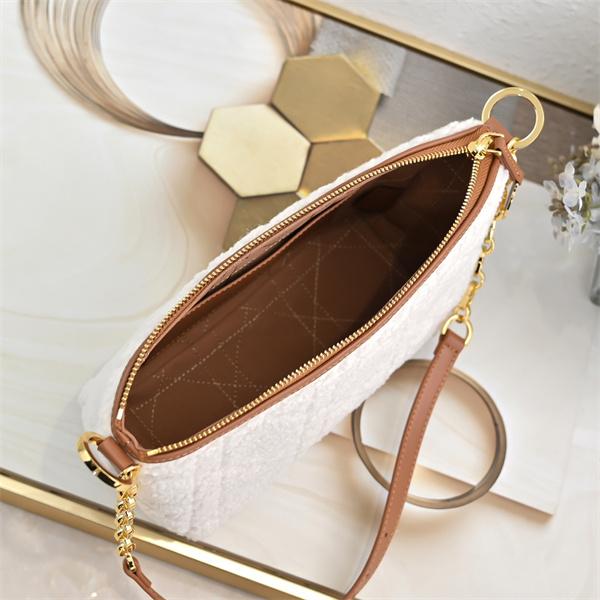 季節感 キルティングポーチ ふんわり素材 軽量 DIOR ディオール コピー