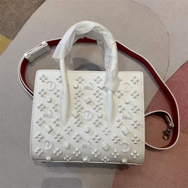 クリスチャンルブタン Christian Louboutin 激安 ホワイト スタッズ 2WAY ミディアムバッグ レザー ハンド＆ショルダー