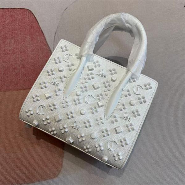 クリスチャンルブタン Christian Louboutin 激安 ホワイト スタッズ 2WAY ミディアムバッグ レザー ハンド＆ショルダー