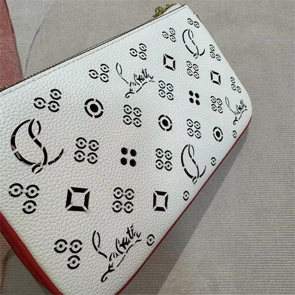 クリスチャンルブタン Christian Louboutin 激安 ホワイト 総柄ロゴ レザー チェーンショルダーポーチ スリム横長バッグ