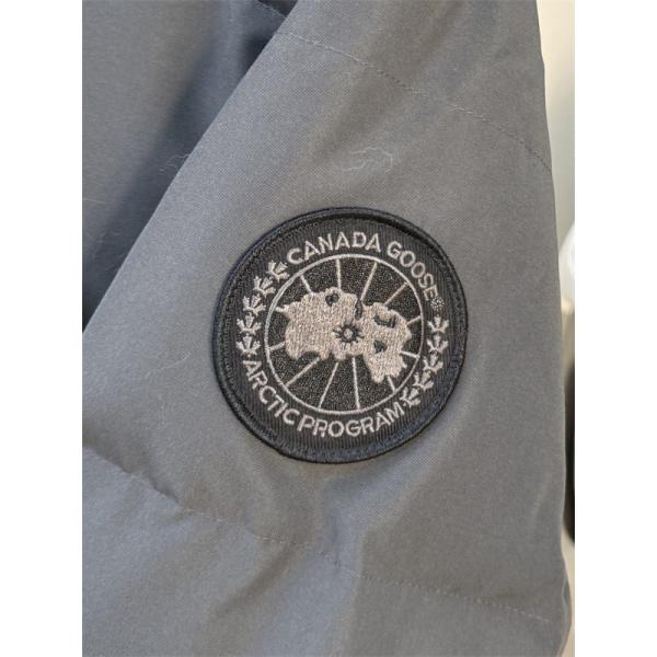 Canada Goose カナダグース コピー ダウンジャケット グレー 入手困難 人気モデル 防寒アウター