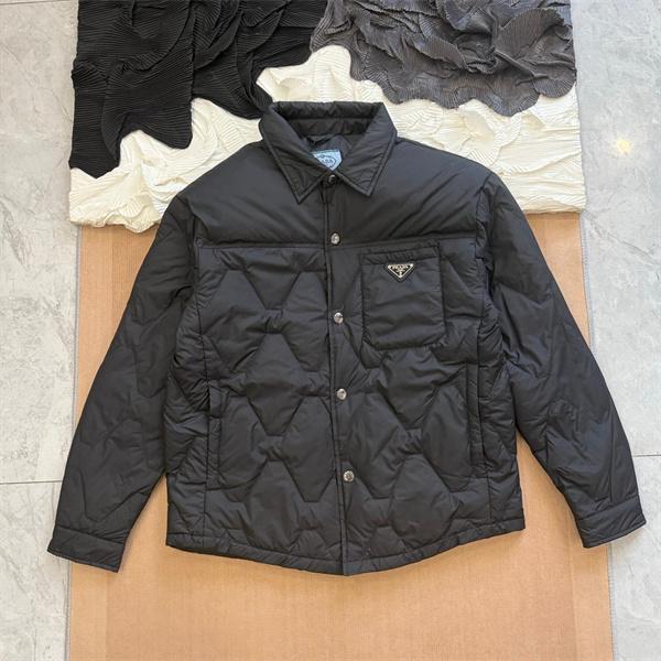 冬モデル PRADA プラダ コピー ダウンジャケット ライトグレー 希少 入手困難