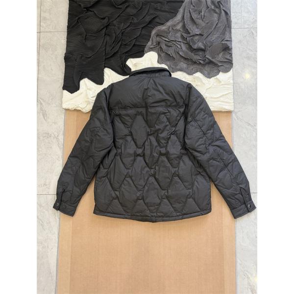 冬モデル PRADA プラダ コピー ダウンジャケット ライトグレー 希少 入手困難