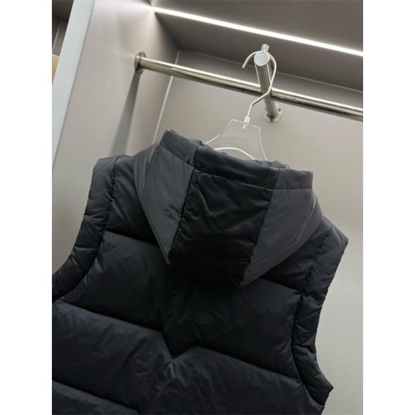 2026新着 PRADA プラダ コピー ダウンベスト ブラック 注目 実用性抜群