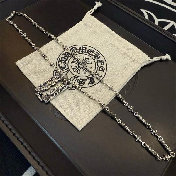 CHROME HEARTS クロムハーツ コピー 新登場 ゴシック調クロスネックレス 重厚 話題沸騰