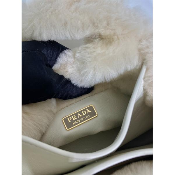 可愛い☆1BA349プラダハンドバッグコピー2026最新コレクションふわふわ人気