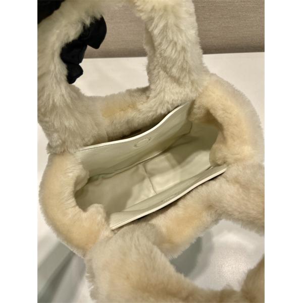 可愛い☆1BA349プラダハンドバッグコピー2026最新コレクションふわふわ人気