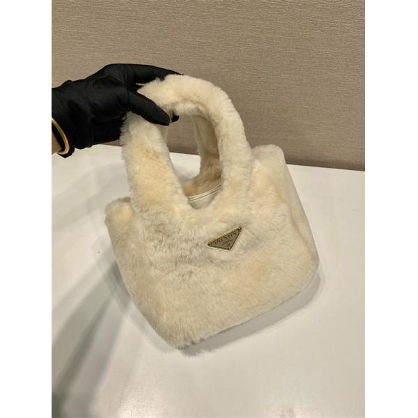 可愛い☆1BA349プラダハンドバッグコピー2026最新コレクションふわふわ人気