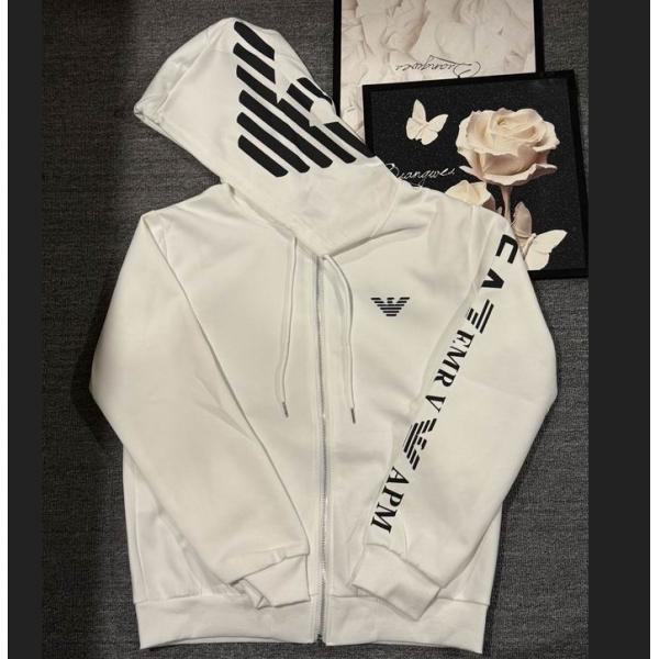 簡単にコーデをおしゃれに演出 アルマーニジップアップコピー 落ち着いた秋冬の雰囲気に演出 ARMANI 激安(日本最大級)