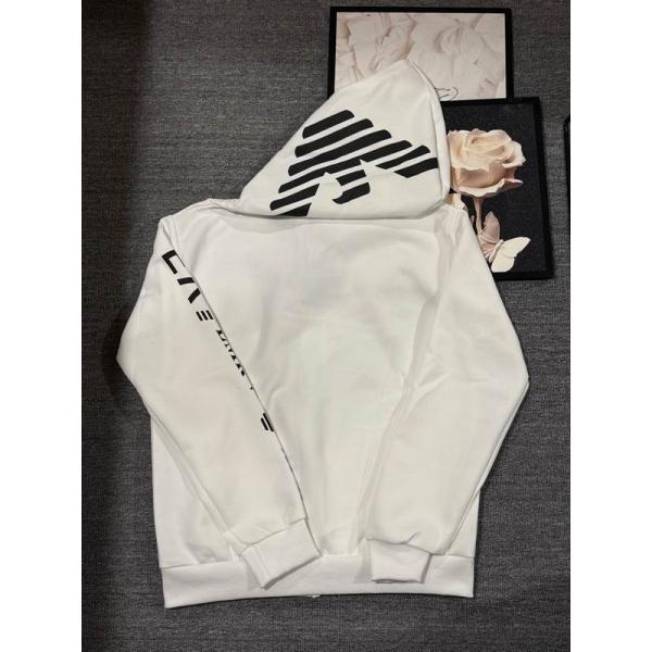 簡単にコーデをおしゃれに演出 アルマーニジップアップコピー 落ち着いた秋冬の雰囲気に演出 ARMANI 激安(日本最大級)