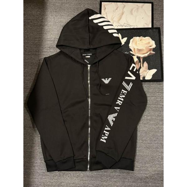 簡単にコーデをおしゃれに演出 アルマーニジップアップコピー 落ち着いた秋冬の雰囲気に演出 ARMANI 激安(日本最大級)