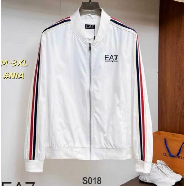 簡単に秋冬の雰囲気を演出 アルマーニ ジャケットコピー ARMANI 激安(日本最大級)