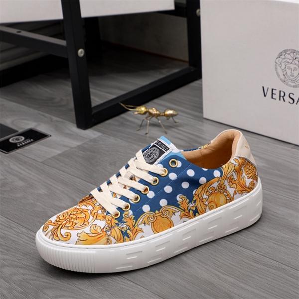 カジュアルシューズ 足馴染みのいい VERSACE ヴェルサーチスニーカーコピー スタイリッシュな印象ブランド コピー 激安(日本最大級)