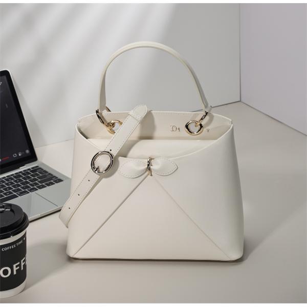 ディオールハンドバッグコピー♥ DIOR 斜め掛けバッグ 2025-26年秋冬最新のトレンド 激安(日本最大級)