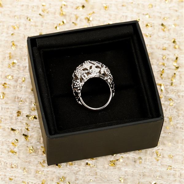 シャネル指輪コピー 簡単に秋冬の季節感をアップ  激安(日本最大級)