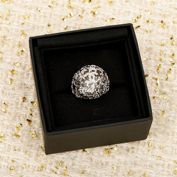 シャネル指輪コピー 簡単に秋冬の季節感をアップ  激安(日本最大級)