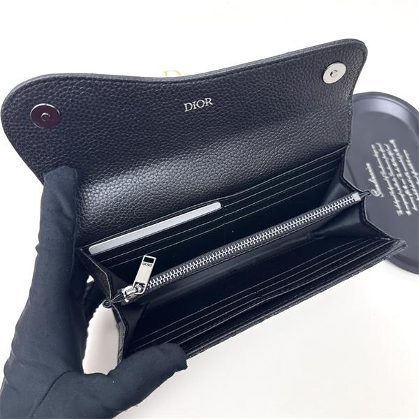 2026ディオール長財布コピー DIOR 季節感溢れる秋らしいコーデ 激安(日本最大級)