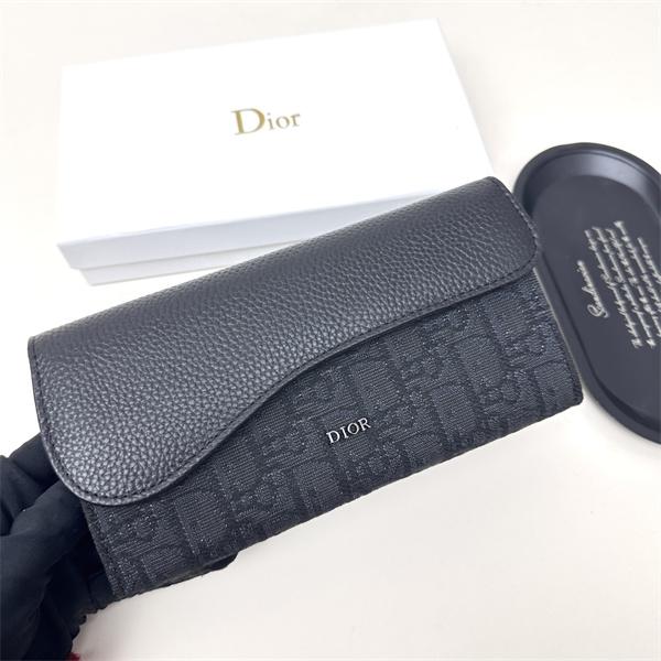 2026ディオール長財布コピー DIOR 季節感溢れる秋らしいコーデ 激安(日本最大級)