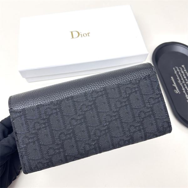 2026ディオール長財布コピー DIOR 季節感溢れる秋らしいコーデ 激安(日本最大級)