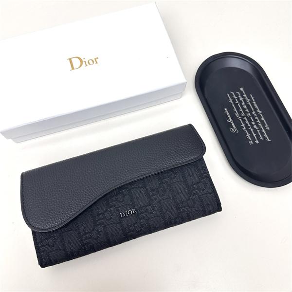 2026ディオール長財布コピー DIOR 季節感溢れる秋らしいコーデ 激安(日本最大級)