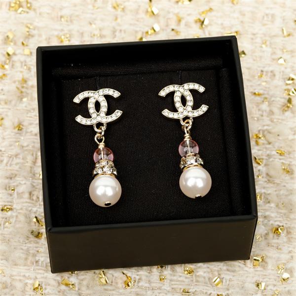 モードな雰囲気  ファッション度アップ  秋冬新作品シャネルピアスコピー 激安(日本最大級)