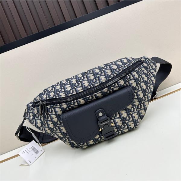 軽やかに着たい春夏コーデ  DIORディオールウェストバッグ...