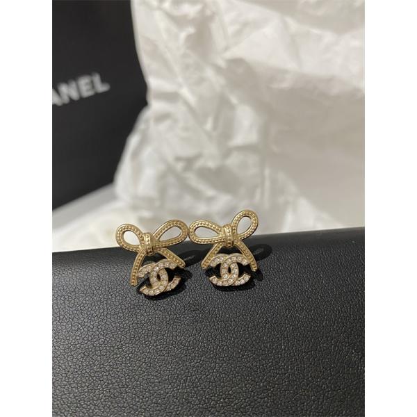 2色秋冬トレンド最前線 大活躍_シャネルピアス_ コピー 激安(日本最大級)