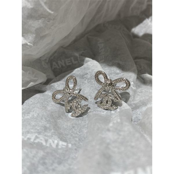 2色秋冬トレンド最前線 大活躍_シャネルピアス_ コピー 激安(日本最大級)