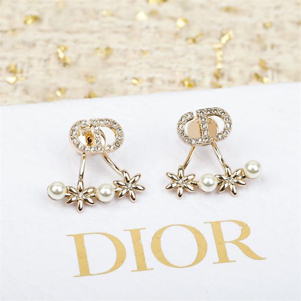 簡単にコーデをおしゃれに演出 ディオールピアス コピーDIOR 普段使いもオフィスもOK 激安(日本最大級)