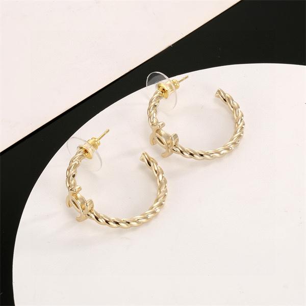 落ち着いた秋冬の雰囲気に演出  シャネルピアスコピー 激安(日本最大級)