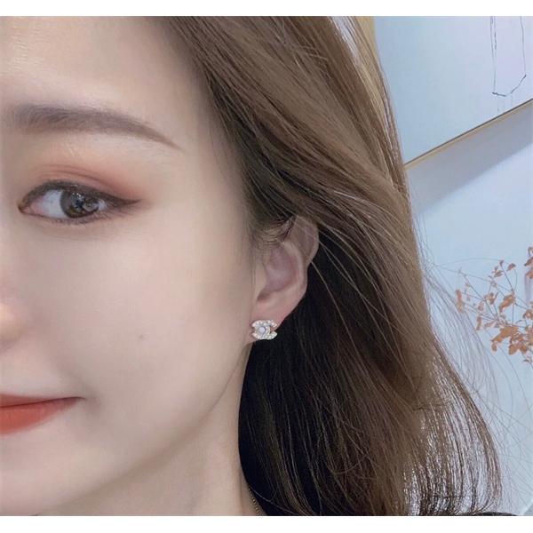 冬ファッションの定番   季節感溢れる秋らしいコーデ シャネルピアス コピー 激安(日本最大級)